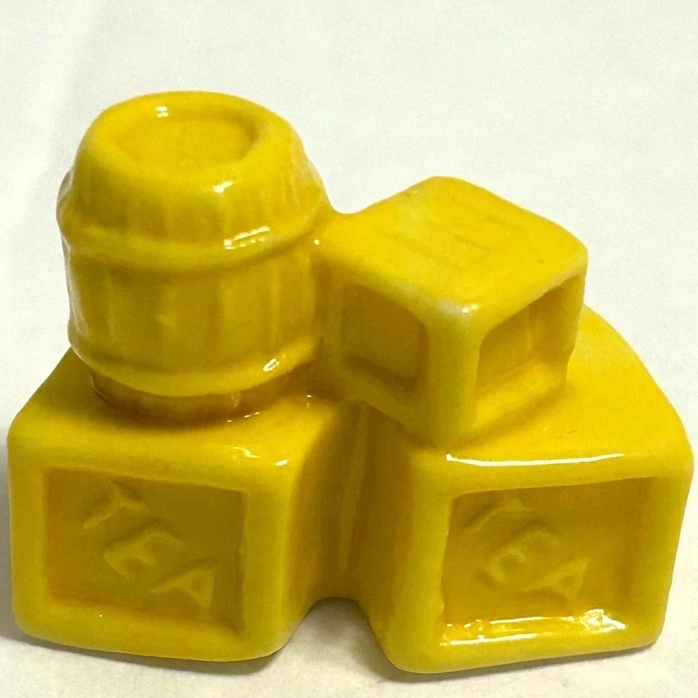 Wade‎ Whimsies American Heritage Series Tea Crates Yellow Red Rose Tea 2016